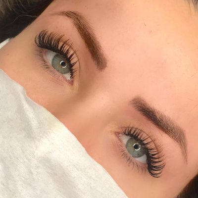 Eyelashes & Brows Artist - Trabajo cejas pestañas chile salón de belleza mundo rosa